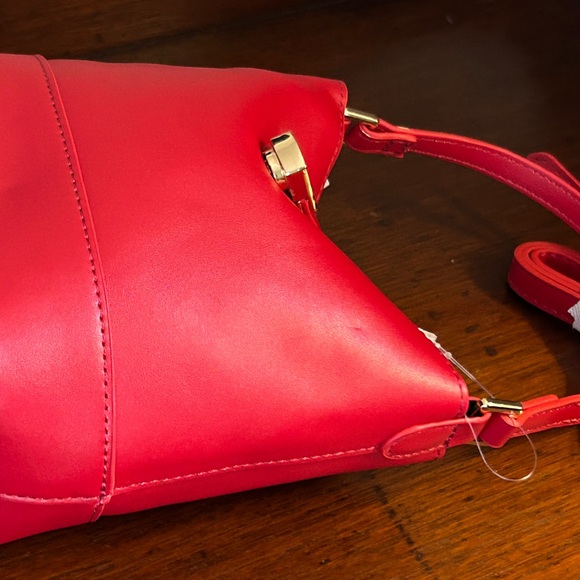 Red Hot Mini Bucket Bag New With Tags Crossbody Red Smooth Leather Look - Picture 10 of 16